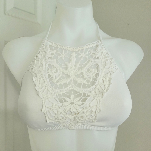 BECCA Other - BECCA High Neck Crochet Floral Lace Bikini Top L EUC White Halter